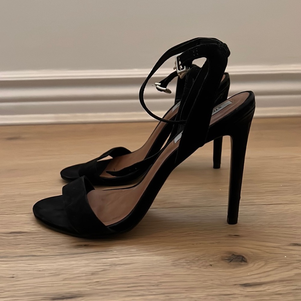 Steve Madden suede heel